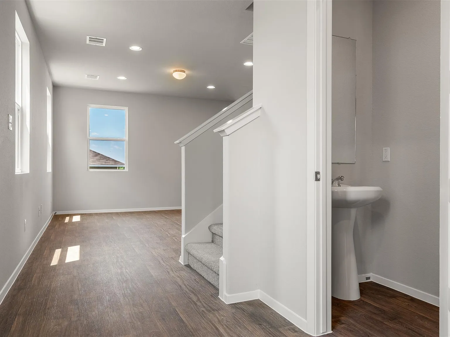3 bed, 2.5 bath, 1782 sqft, $1,925 — Photo 2