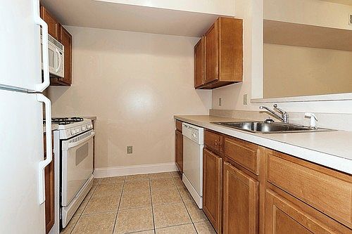 5th image of 406 Jefferson St APT 207