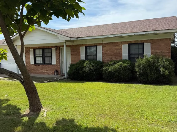 810 E 8th St, Rector, AR 72461