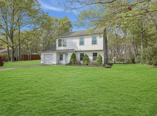 58 Marc Dr, Ridge, NY 11961