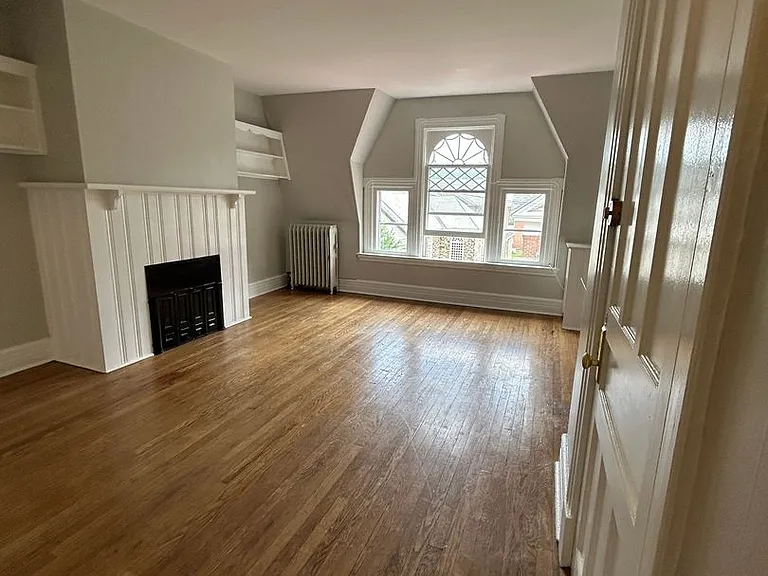 21 N Ferry St — Photo 31