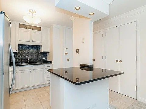 5th image of 1340 N Dearborn St APT 12A