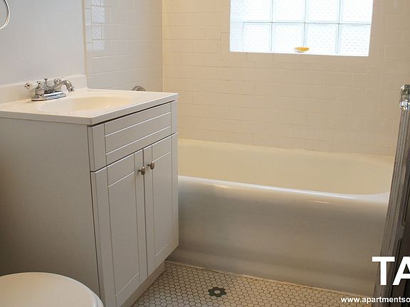 4th image of 2944 N Albany Ave APT 1