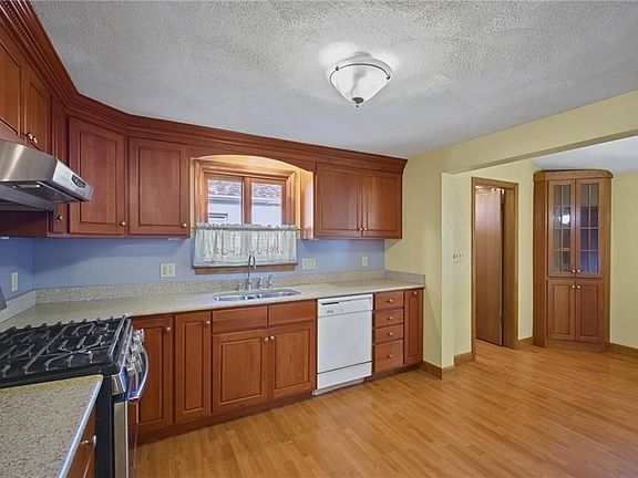 5th image of 243 Rice St