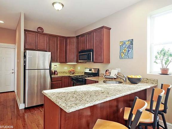 3rd image of 1841 N Lawndale Ave APT 2W