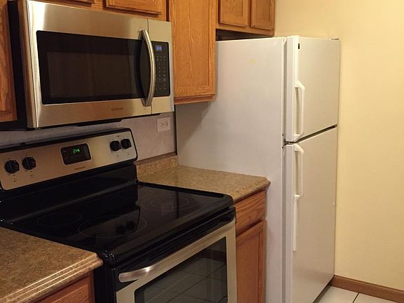 2nd image of 6135 Knollwood Dr #201
