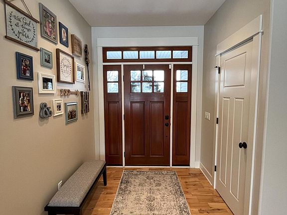 4th image of 844 Esker Dr