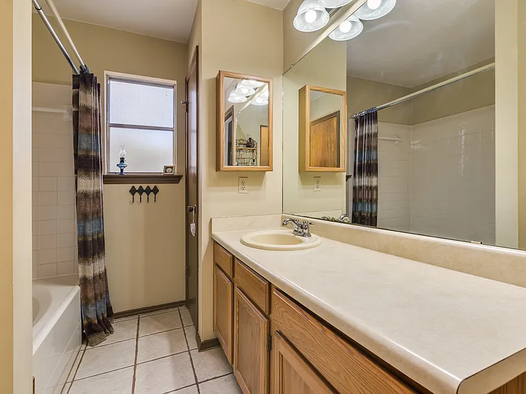 8309 Horton Trl — Photo 9
