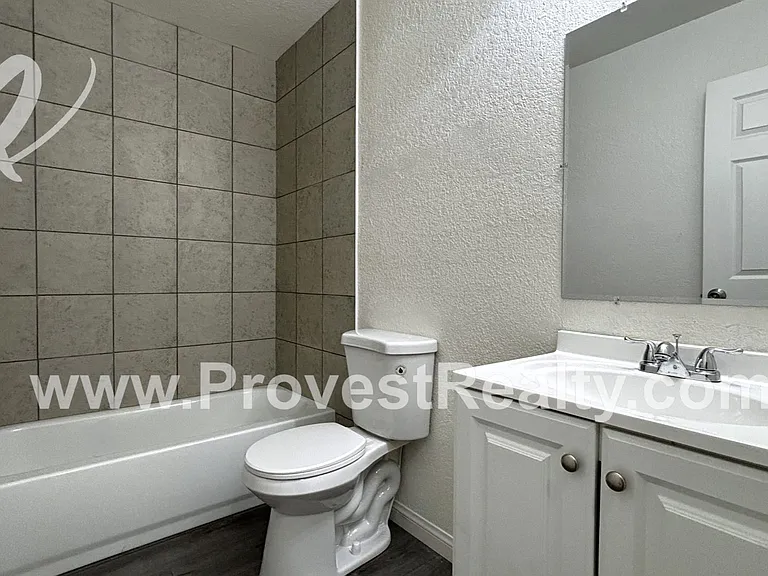 Freshly Modernized 1-Bed, 1-Bath Apartments in Adelanto!! — Photo 7