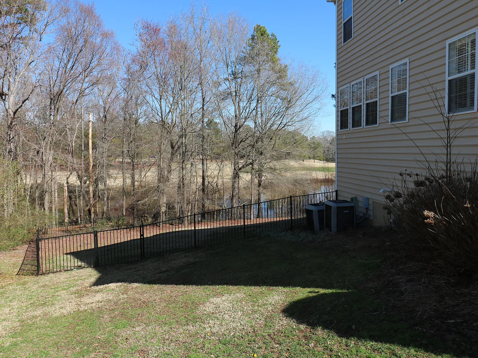 4 bed, 4012 sqft, $4,000 — Photo 2