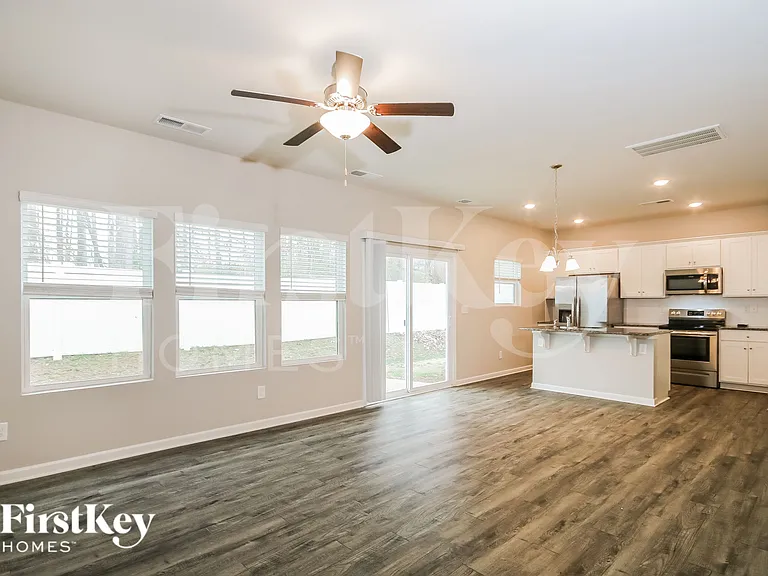 3232 Newell Village Dr — Photo 4