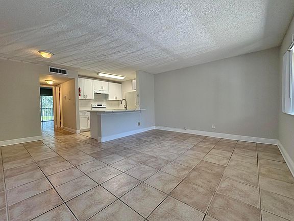 5th image of 1830 W Meadows Circle #1830