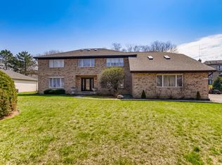 319 Hambletonian Dr, Oak Brook, IL