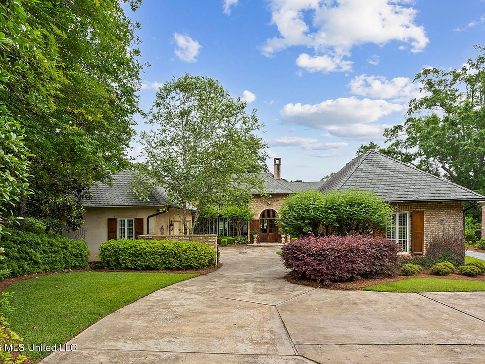 1st image of 27 Provence Blvd