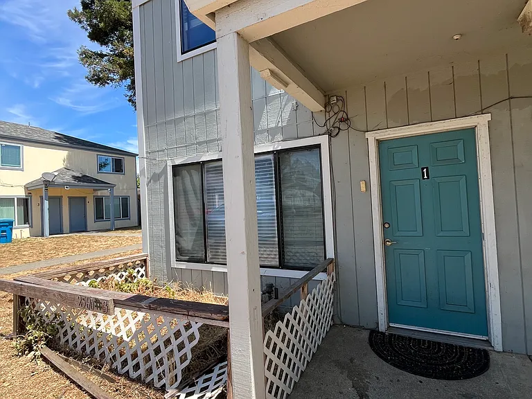 2560 Kenton Ct #1 — Photo 2