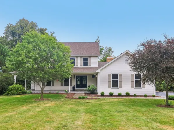 230 Deer Run, Crystal Lake, IL 60012