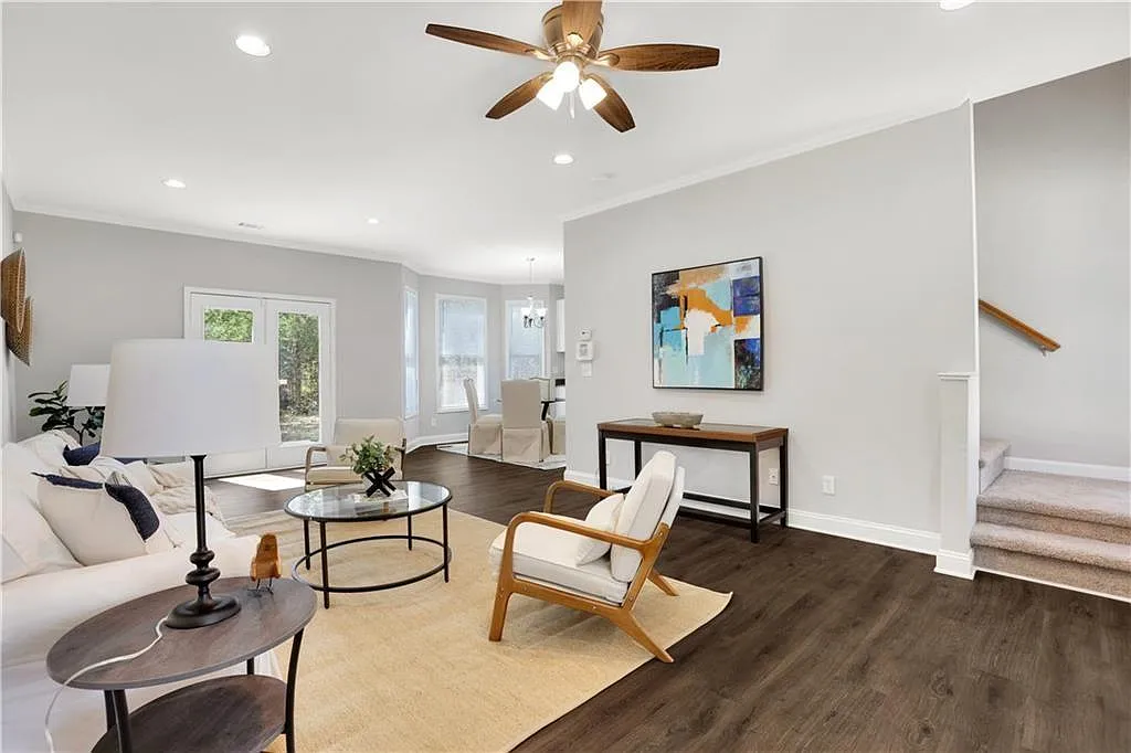6 bed, 2.5 bath, 2270 sqft, $5,000 — Photo 3