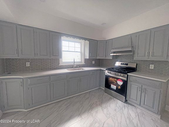 2nd image of 1066 Murray St