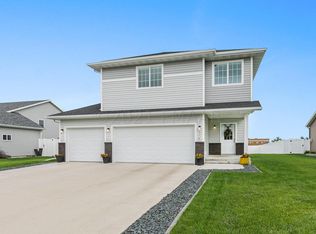 4925 34th Ave S, Fargo, ND 58104