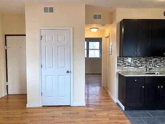 4th image of 207 N Walnut St APT 11