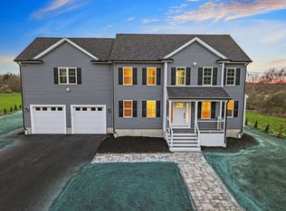 21 Robinson Rd, Rochester, MA 02770