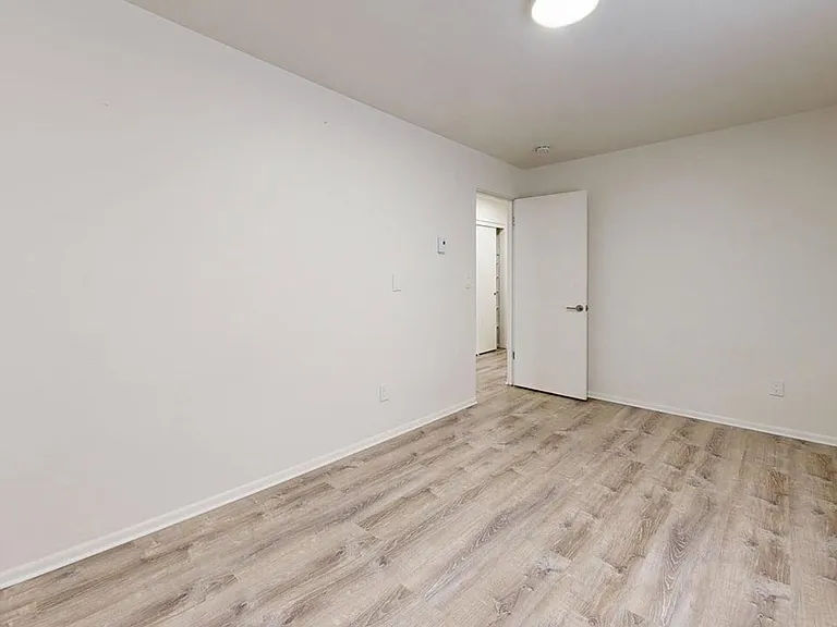 Barrett Apartments — Photo 68