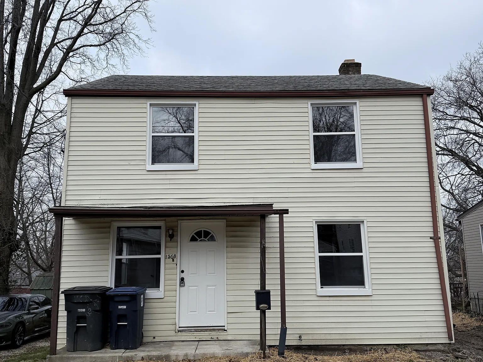 3 bed, 1.5 bath, 1056 sqft, $1,325 — Photo 1