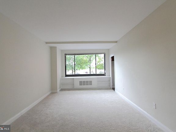 3rd image of 1021 Arlington Blvd APT 122