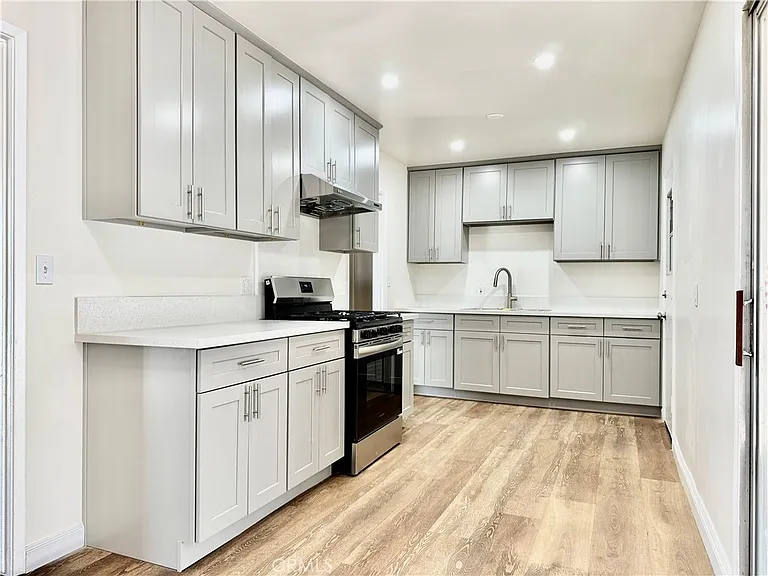 1906 W Kenoak Dr — Photo 9