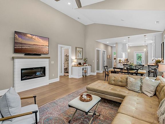 3rd image of 121 Oceangreens Ln