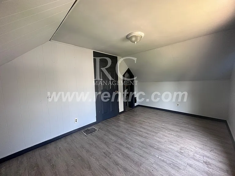 33 Bismark St — Photo 18
