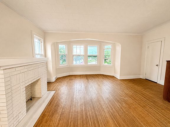 4th image of 134 Groveland St
