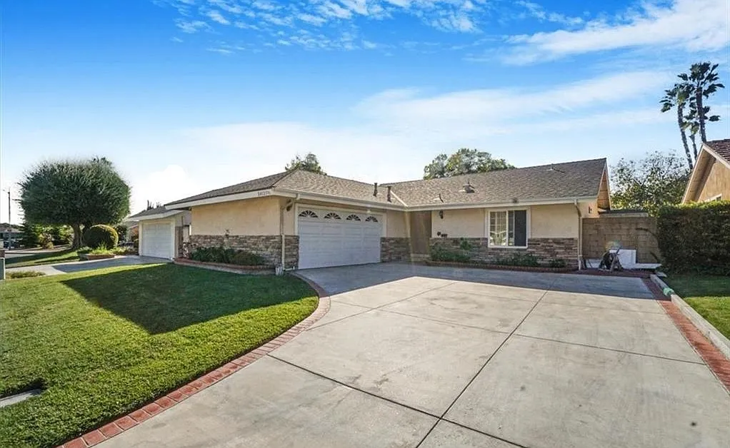 Building Photo - 24121 El Tiradore Cir