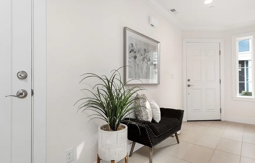 4 bed, 2190 sqft, $5,380 — Photo 2