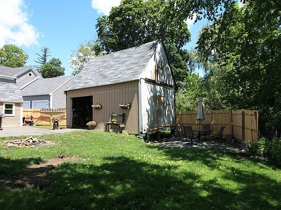 2nd image of 39 Court St