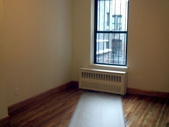2nd image of 305 W 92nd St APT 5B
