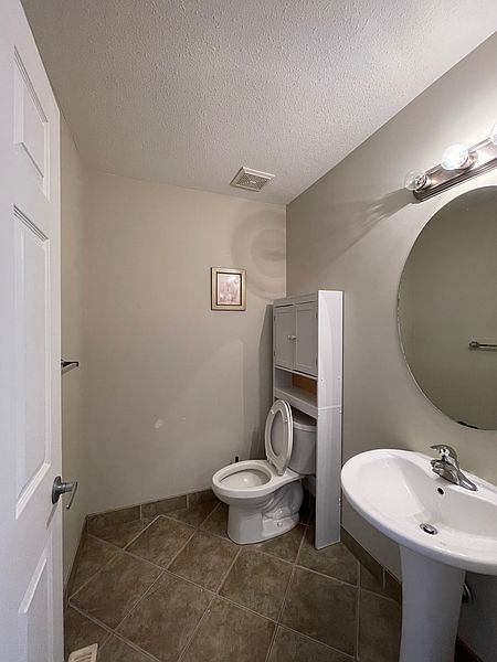 Edmonton House for rent - 3 Bedrooms — photo 3