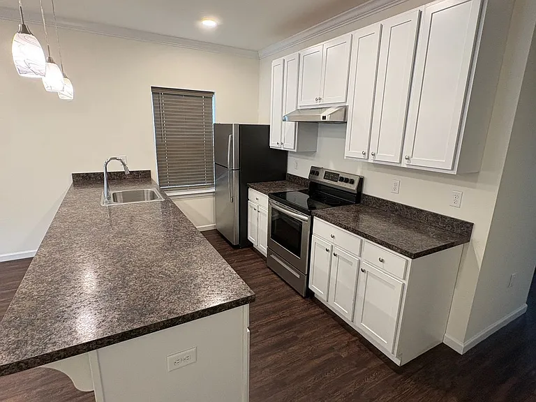 East Breeze — Photo 16
