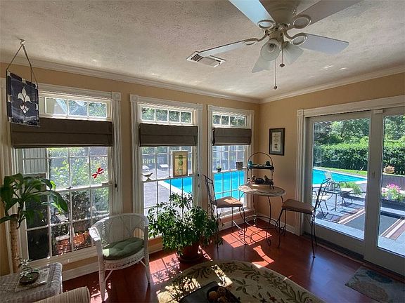 3rd image of 1017 Woodlawn Dr