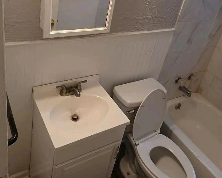 1376 Seward Ave — Photo 9
