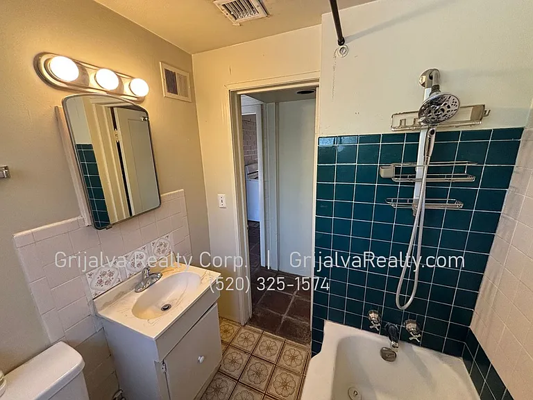 2606 Columbus — Photo 8