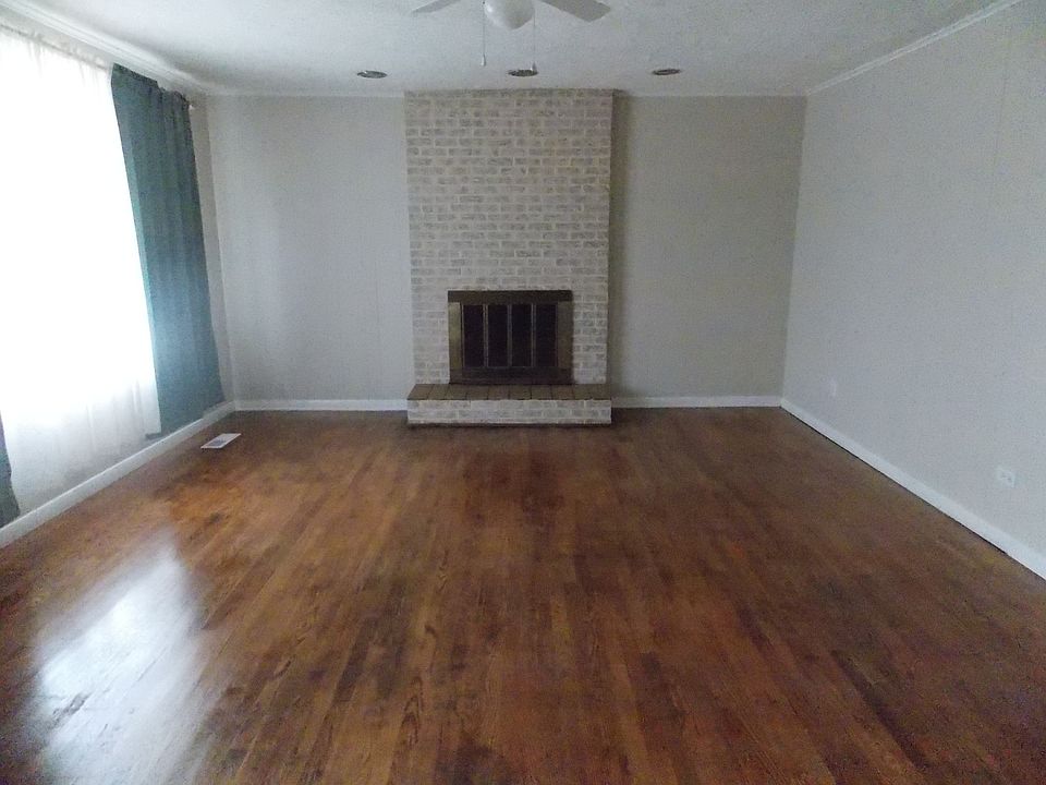 2nd image of 136 Marshall Cir