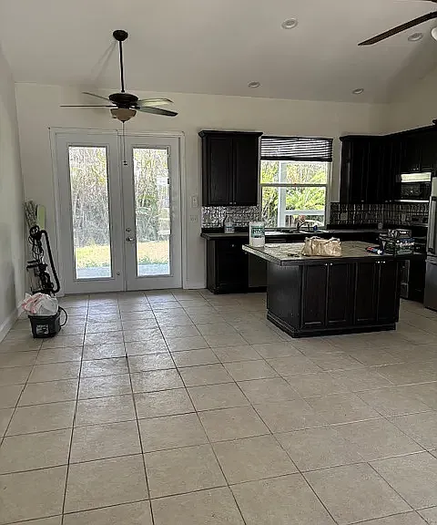 533 NW Avon Ave — Photo 2
