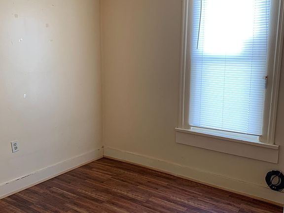 4th image of 939 1/2 Prospect Ave