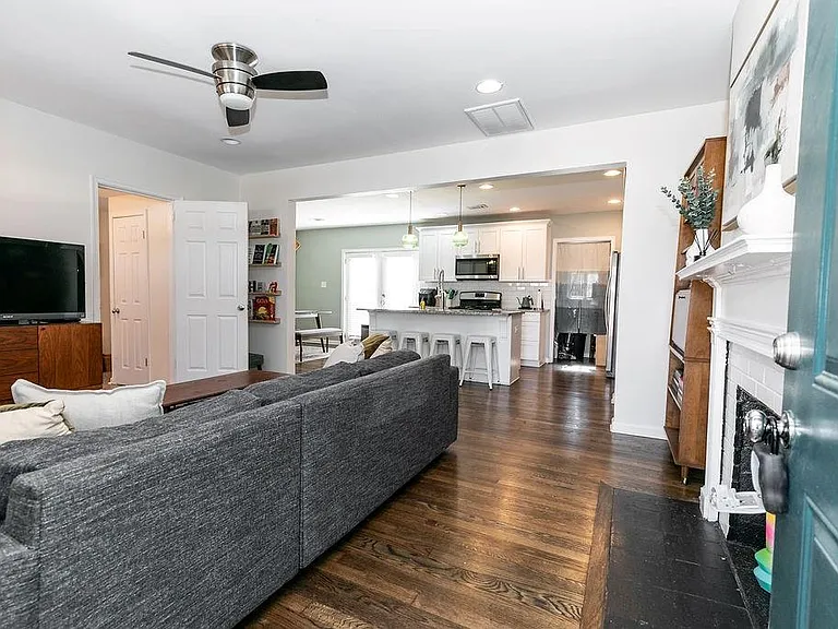 518 Erin Ave SW — Photo 1