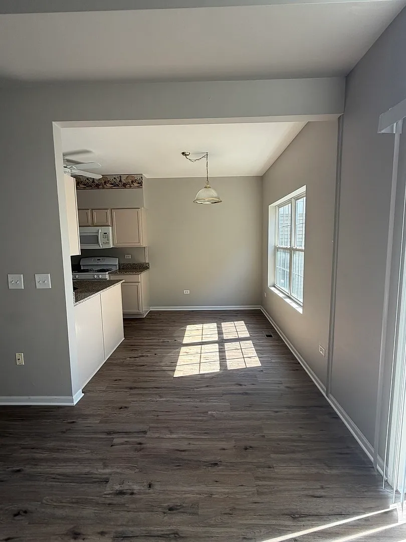 2 bed, 1.5 bath, 1145 sqft, $2,200 — Photo 3