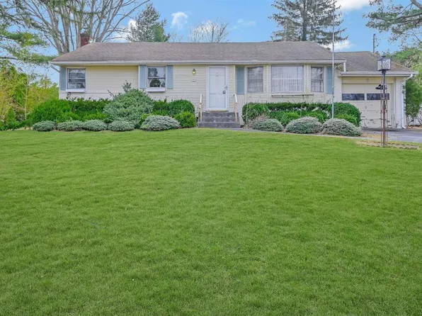 2 Carrol Place, Greenlawn, NY 11740