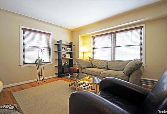 3rd image of 464 Pacific St