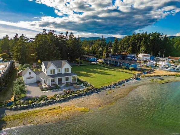 6107 Seabroom Rd, Sooke, BC V9Z 0B8