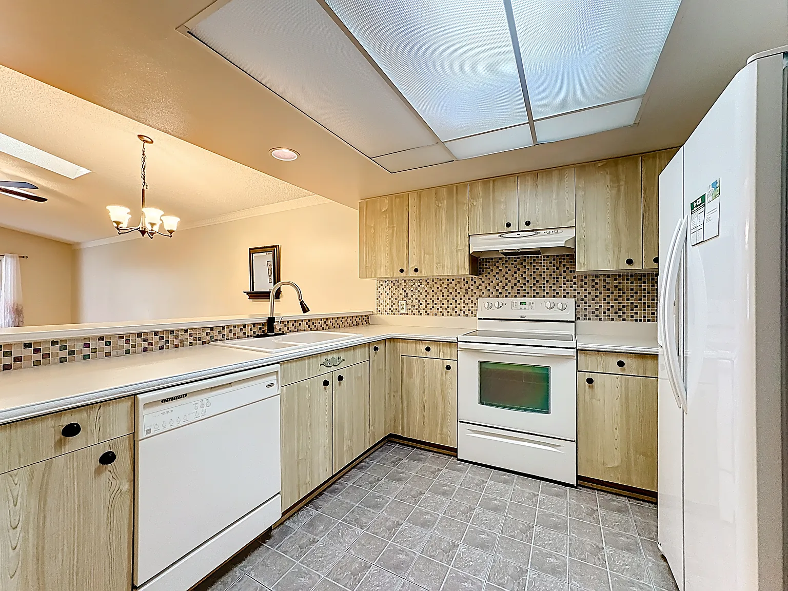 2 bed, 1136 sqft, $2,000 — Photo 2